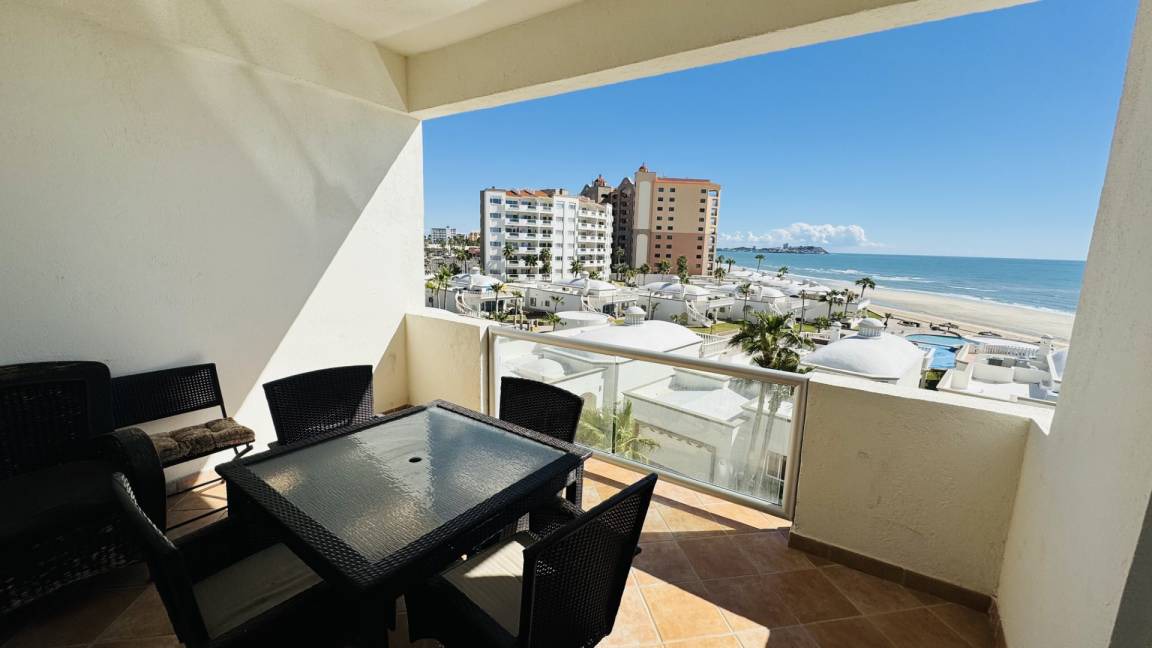 Sandy Beach Condo | 97 m² Condo ∙ 1 bedroom ∙ 4 guests
