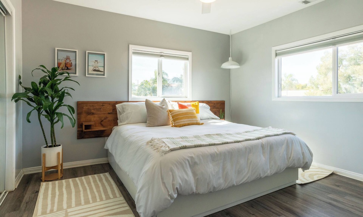 Eastside House | A 2bed 2bath modern coastal vibe made for your perfect Southern California stay!