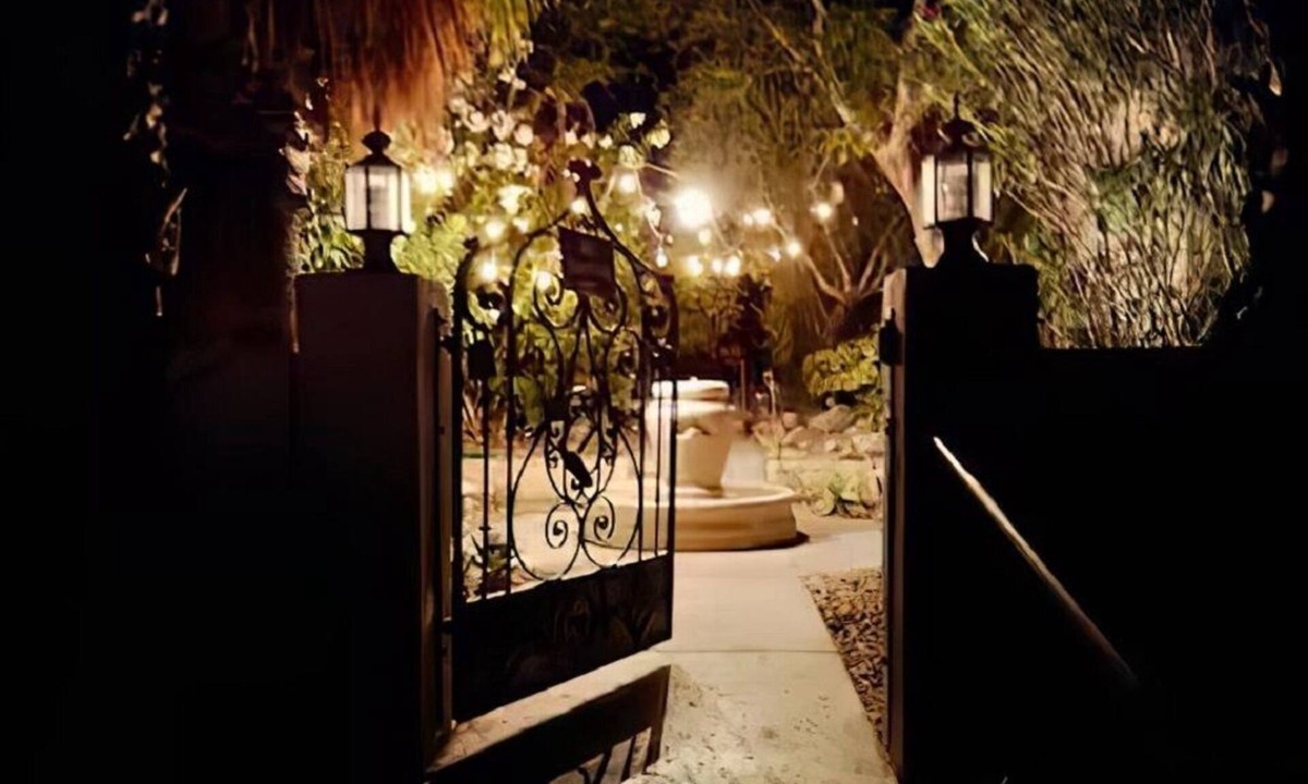 Desert Hot Springs Apartment | A cozy studio in a duplex far off the road. Near national park and mineral spas