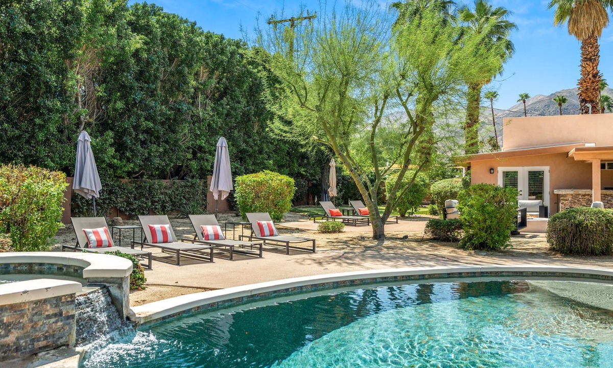 Palm Desert House | A privately gated, half-acre, 5-bedroom paradise