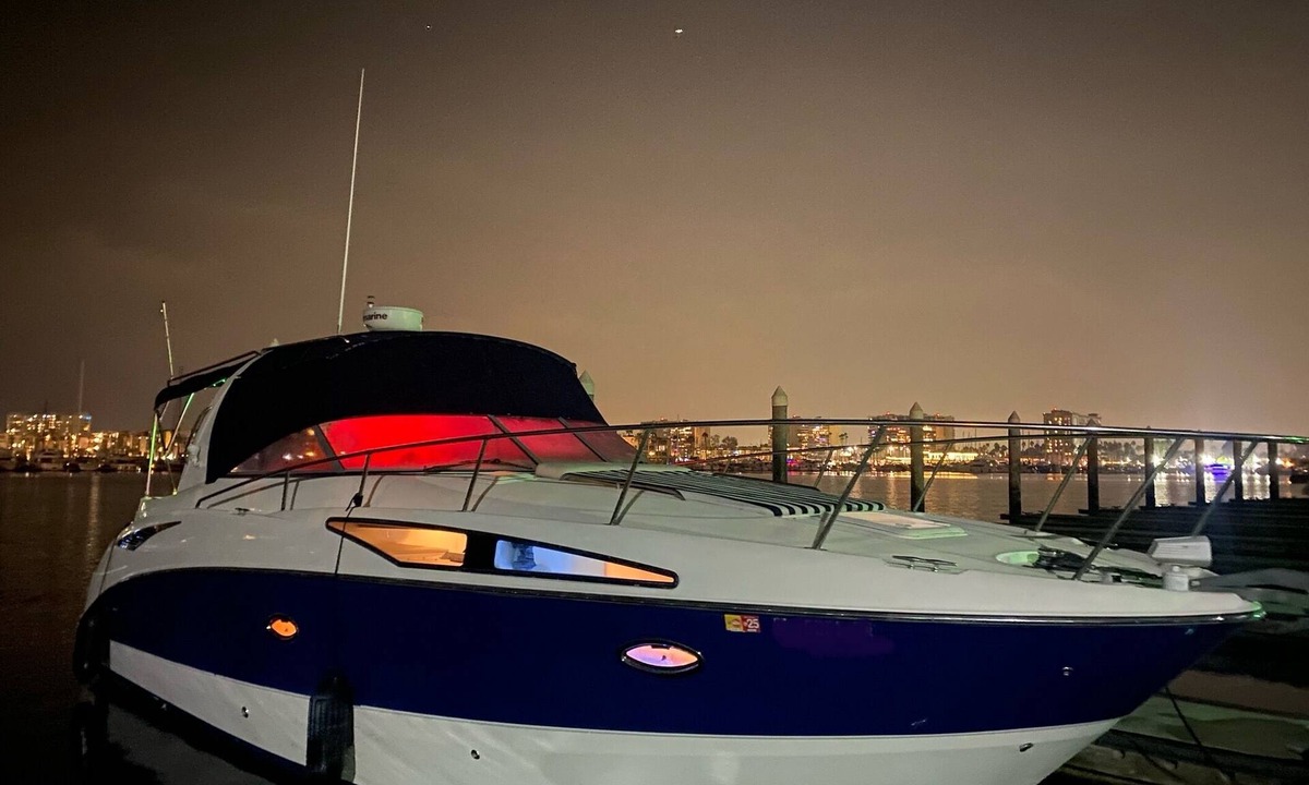 Marina Peninsula Boat Rental | A romantic night for couples in the yacht in Marina del Rey, Los Angeles