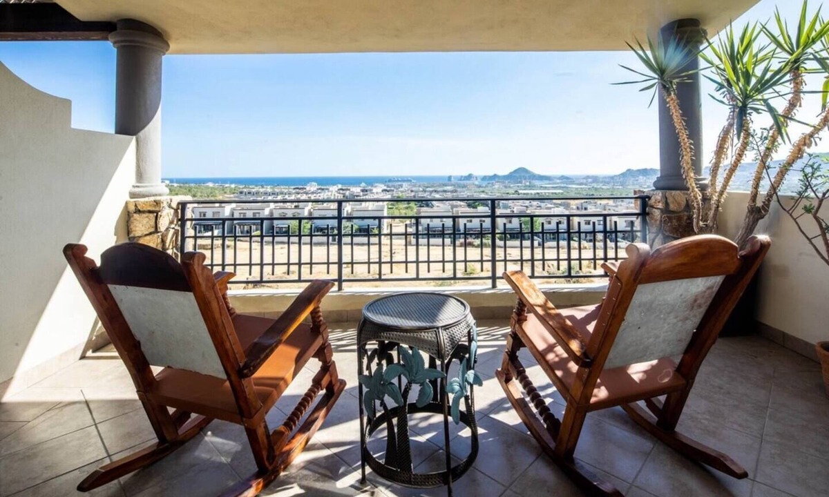 El Tezal Apartment | A spacious 3-bedroom escape offering stunning views and a comfortable setting for a relaxing getaway.