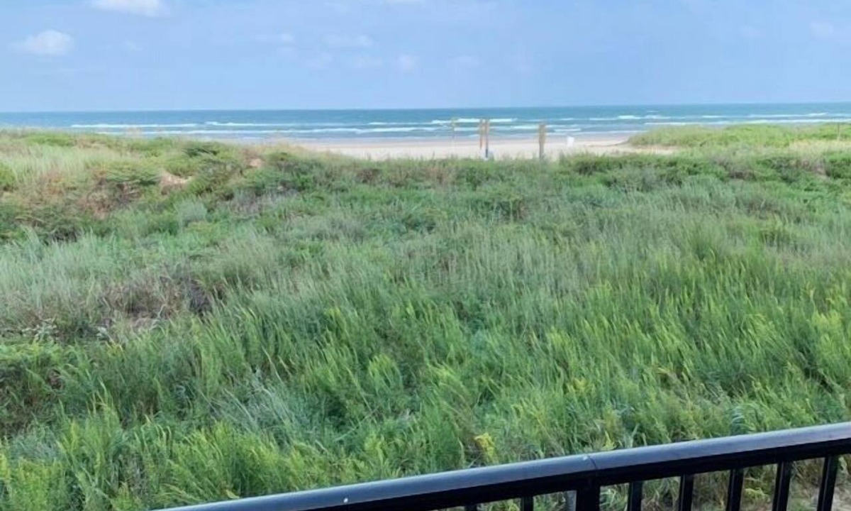 South Padre Island Condo | Adorable Ground Floor Condo with Heated Pool, Hot Tub, Tennis Court & Direct Beach Access!