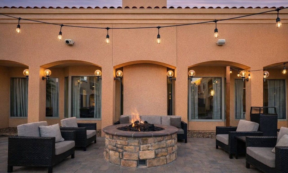 Camarillo Hotel | Affordability Meets Comfort! 3 Pet-Friendly Units, Near Camarillo Public Library
