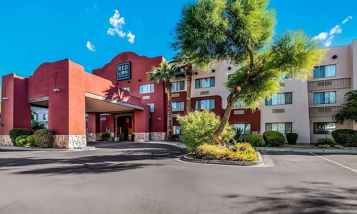 Palm Valley Hotel | Affordability Meets Comfort at Red Lion Inn Goodyear Phoenix! Free Parking