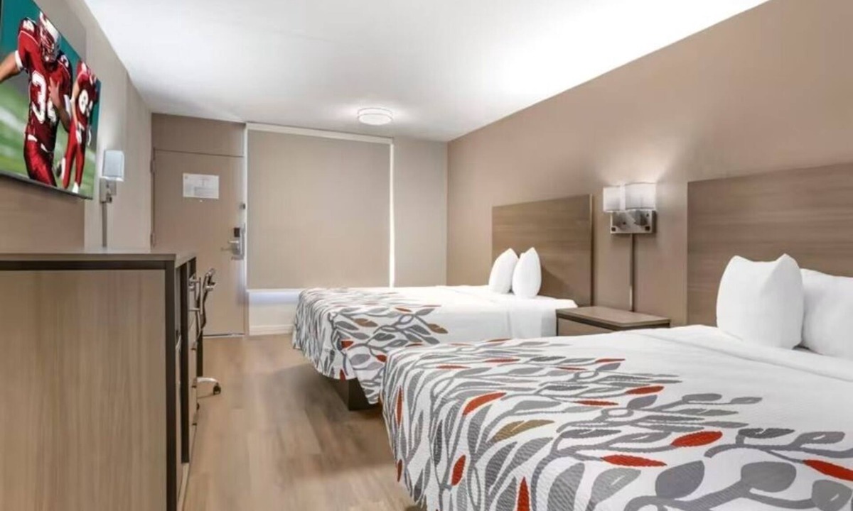 Tucson Hotel | Affordable Accommodation Just Minutes from Tucson International Airport w/Pool