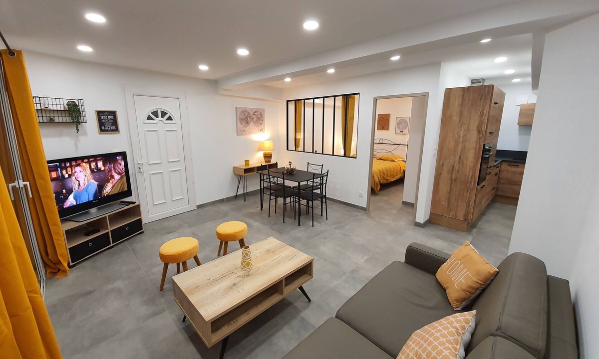 Viggianello Apartment | Air-Conditioned Villa Apartment with Ocean View and Parking, 3-Star