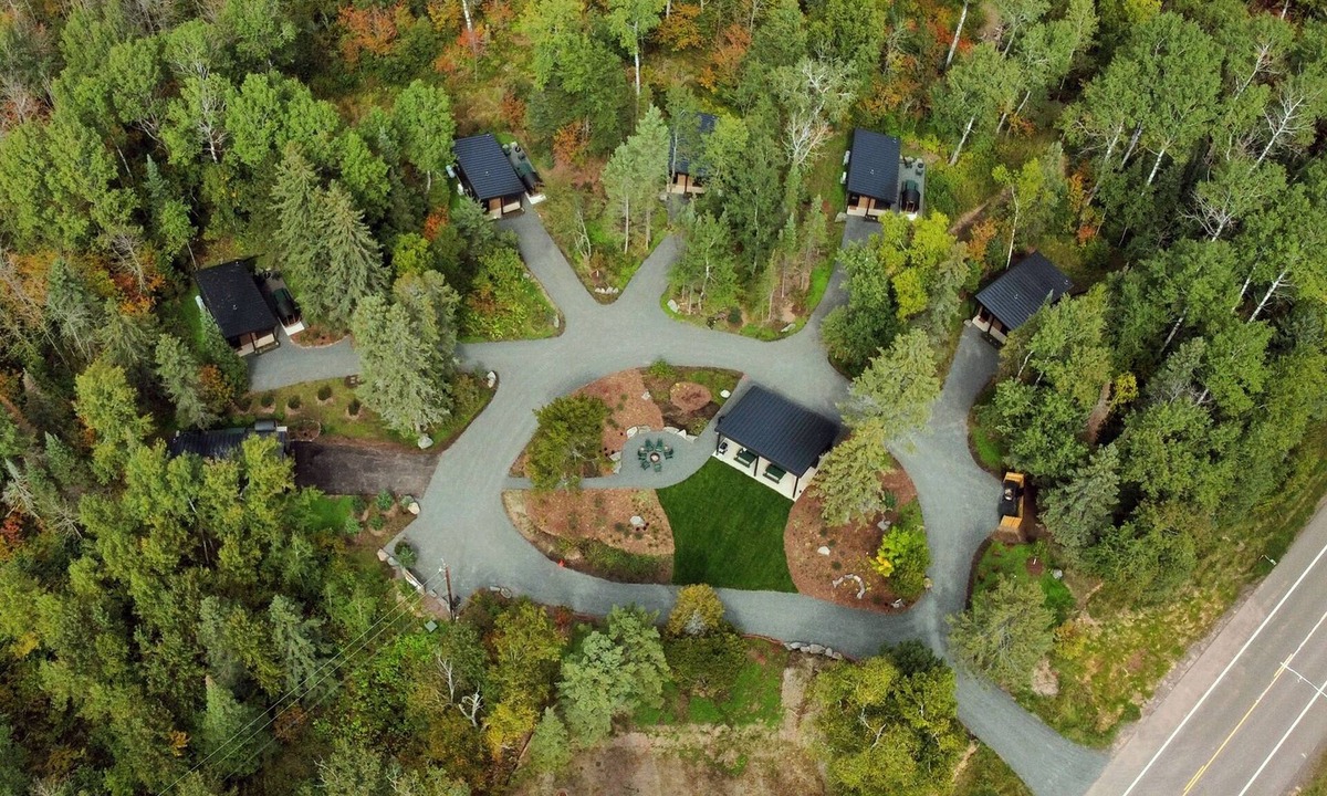 North Shore Resort | All 6 Cabins · Full property rental