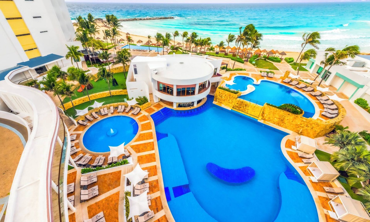 Punta Cancun Resort | Altitude at Krystal Grand Cancun - All inclusive