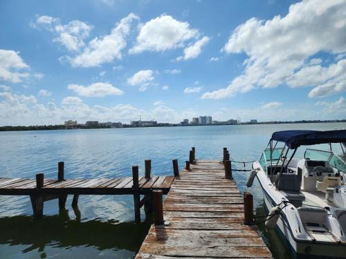 Punta Cancun Apartment | Apartment with a lagoon view