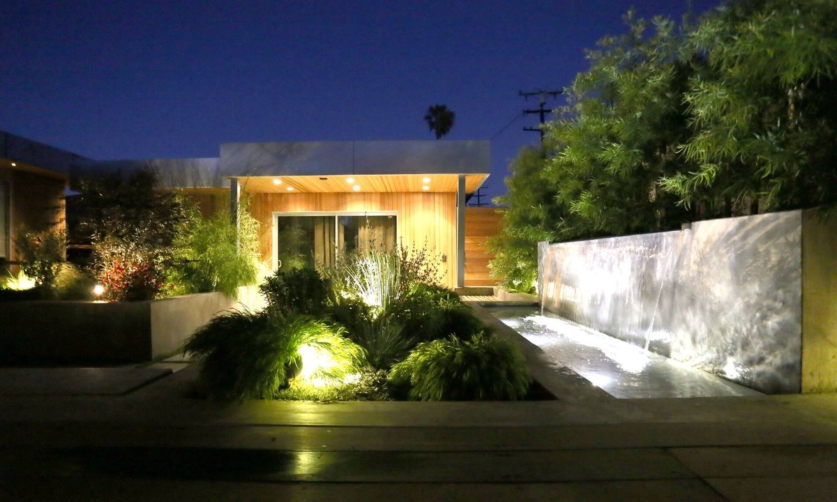 Sunset Park Villa | Architectural Modernist Spa