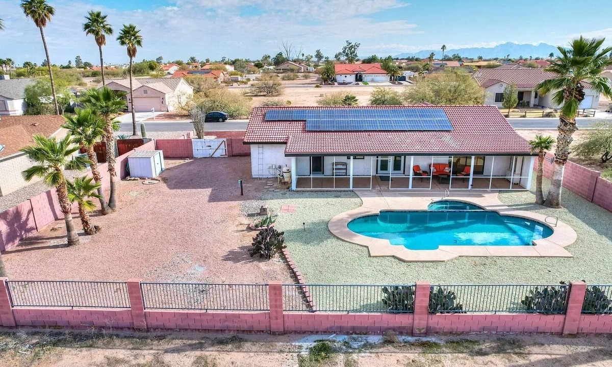 Arizona City House | Arizona City golf course home with pool and RV parking, pets allowed!