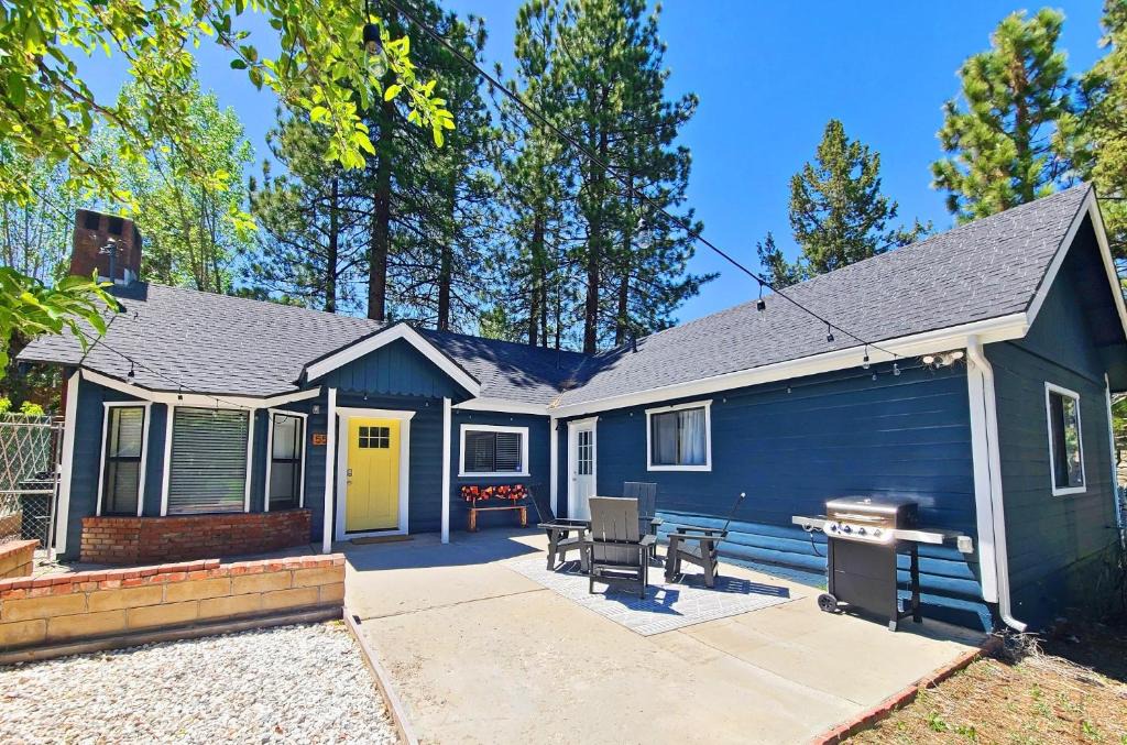 The Village House | Badger Den - Located in the heart of the village