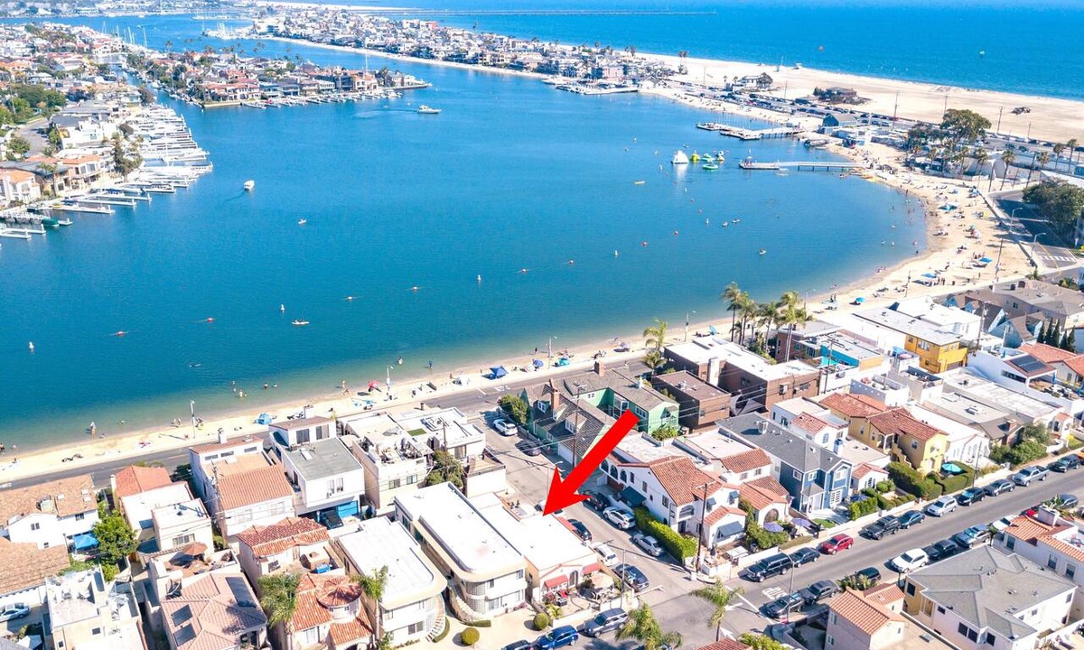 Belmont Shore House | Bay front beach home, steps to the sand, shopping & dining. Parking, AC - clean!