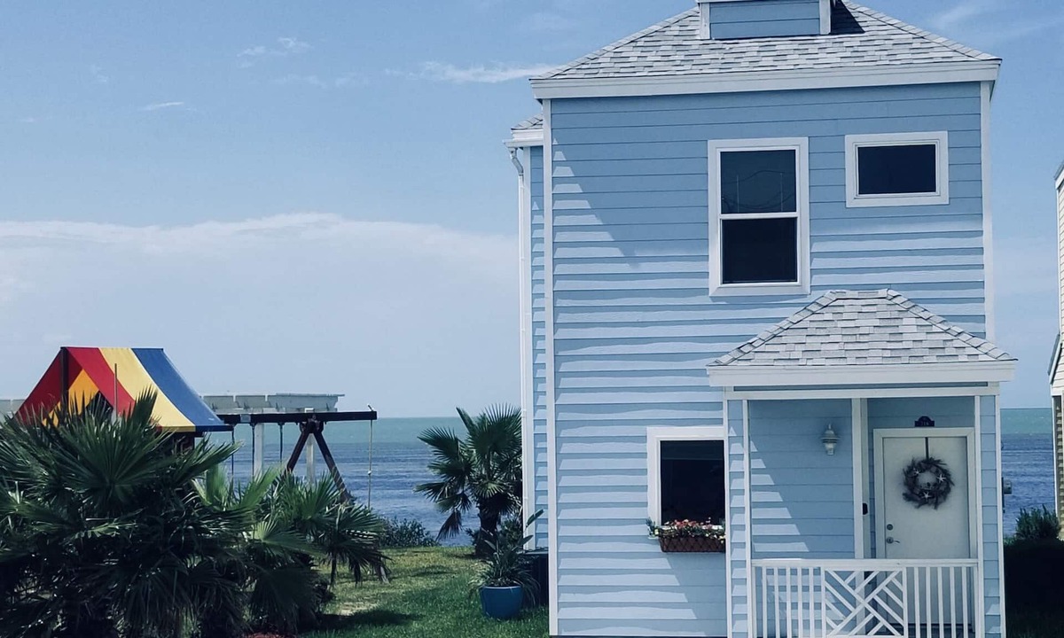 Port Isabel House | BAY FRONT HOME, minutes away from SPI, in a gated Subd. The Perfect Stay!