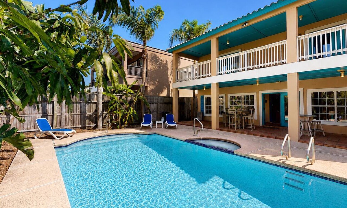 South Padre Island House | Bayside Retreat Heated Pool & Hot Tub 7 Minute Walk to Beach