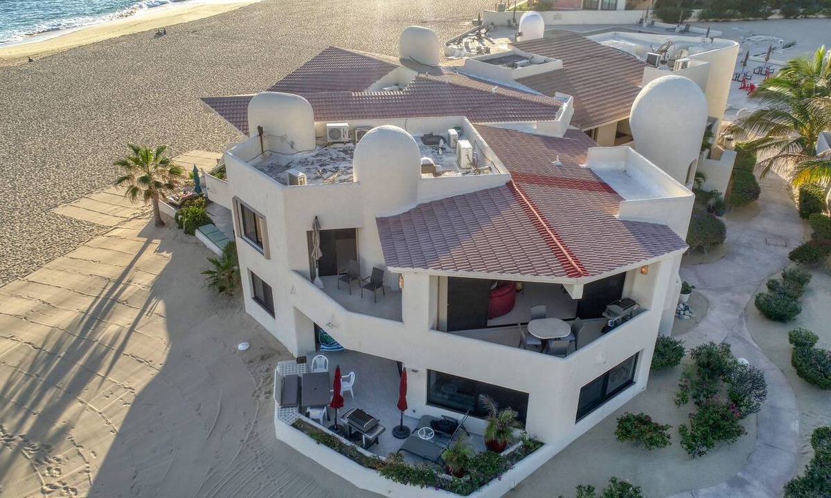 Marina Condo | Beach front 2 Bedroom 2 Bathroom luxury condo with amazing views.