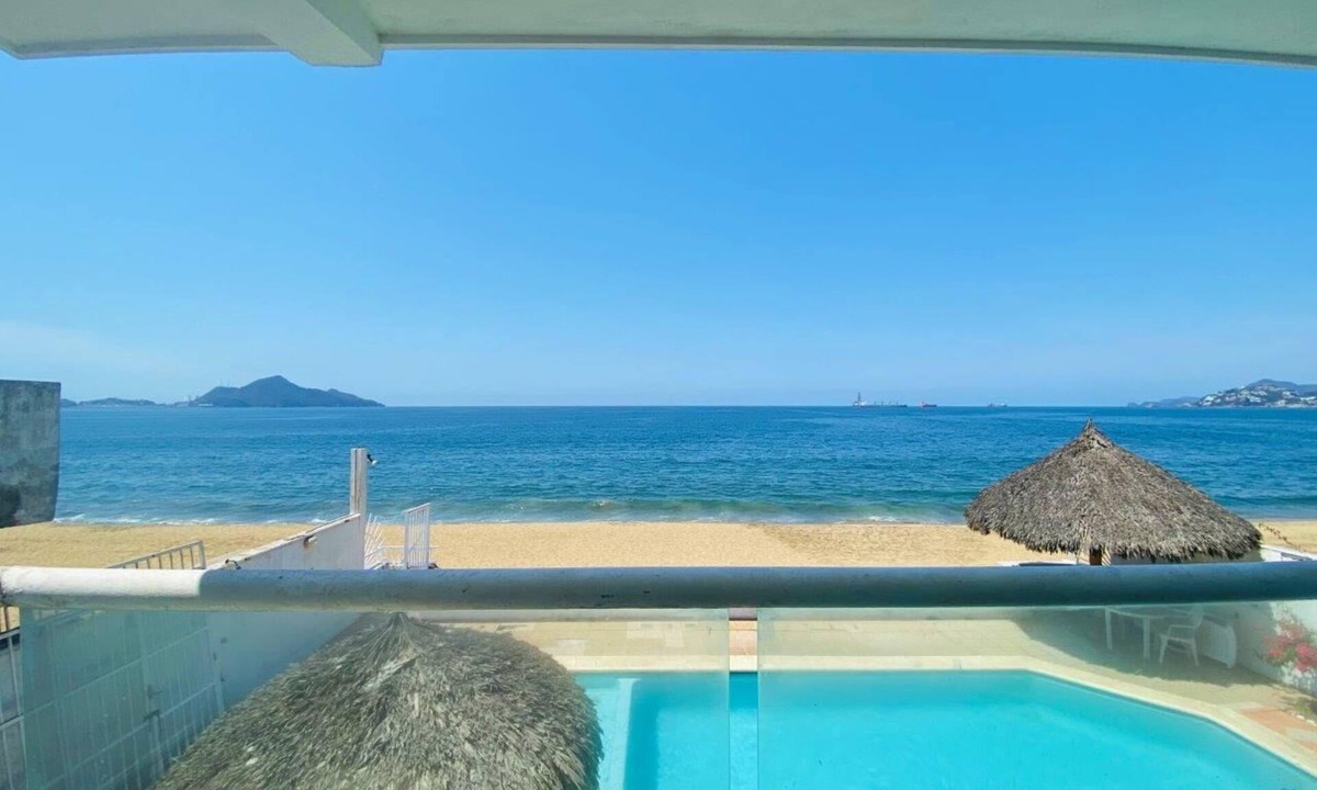 Manzanillo Apartment | Beach front 2 bedroom, 2 bath 2nd floor condo with amazing views.