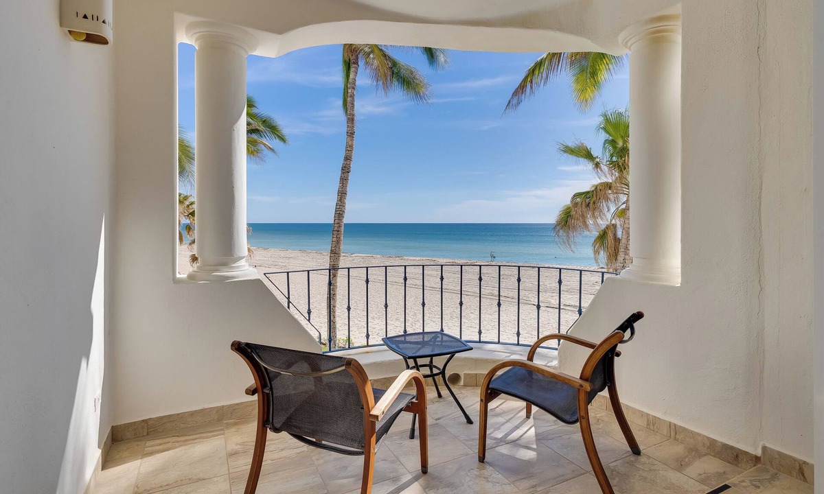 San Jose del Cabo Condo | Beachfront Paradise Mykonos 204A