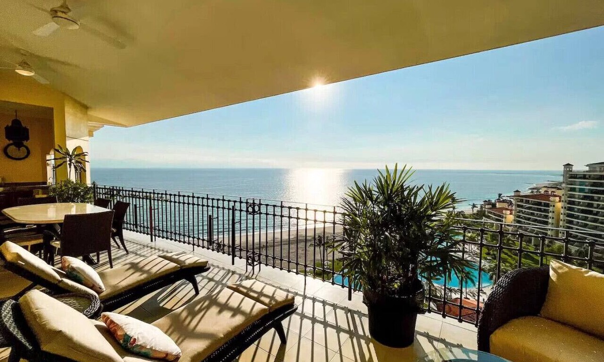 Marina Vallarta Condo | Beachfront Penthouse stunning views