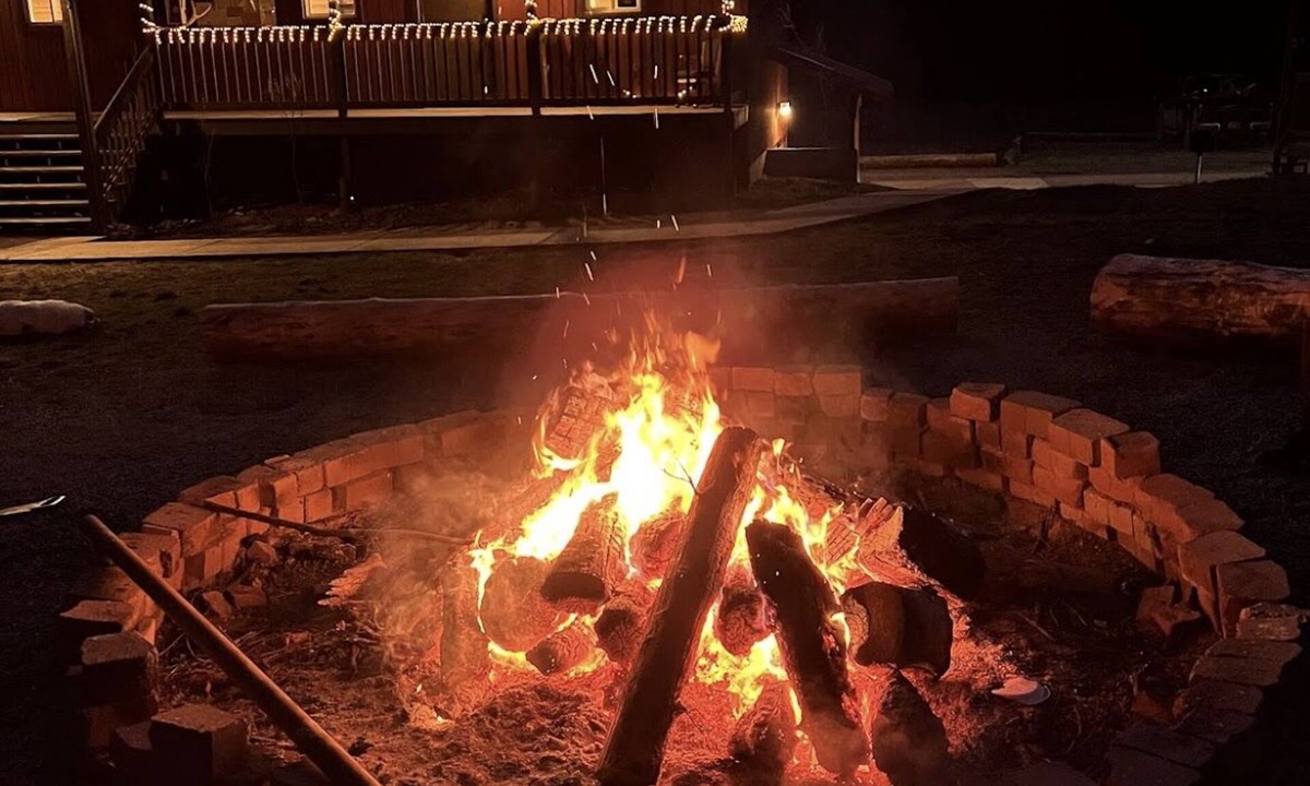 Thompson Falls Hotel | Bear Creek Resort
