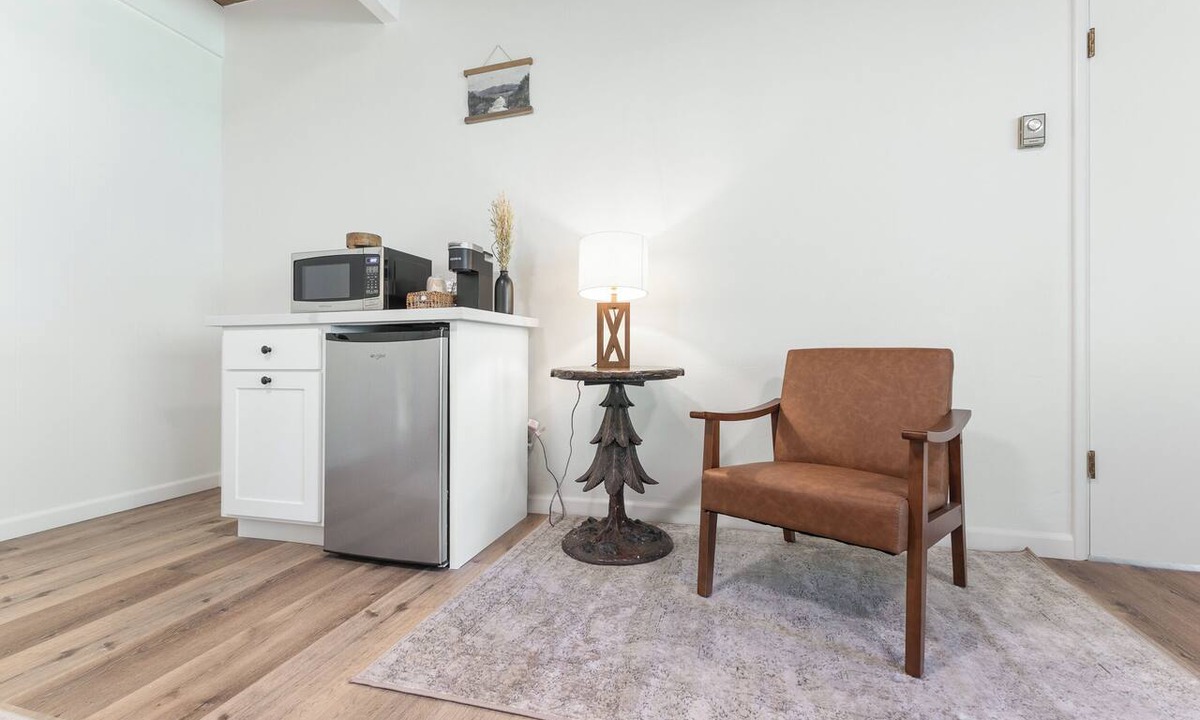 Springville Apartment | Bear's Den Camp Nelson Lodge #5