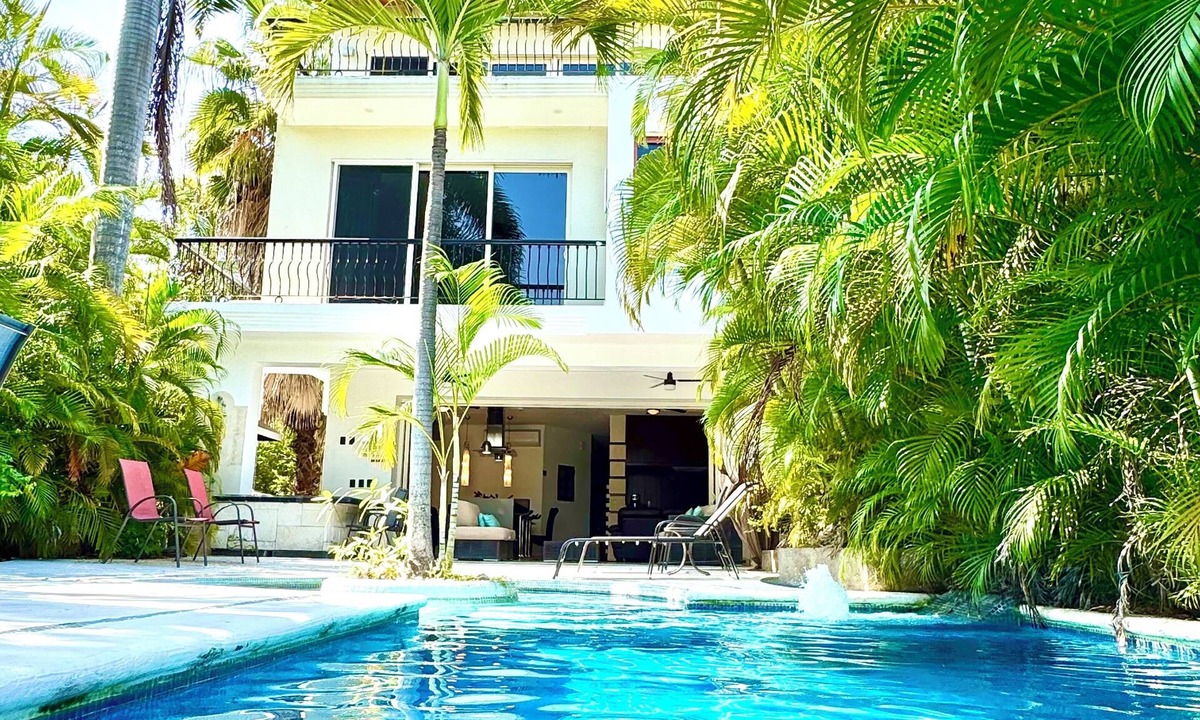 Marina Vallarta Villa | BEAUTIFUL 8 BRM VILLA IN MARINA VALLARTA . Steps from beach+marina+golf