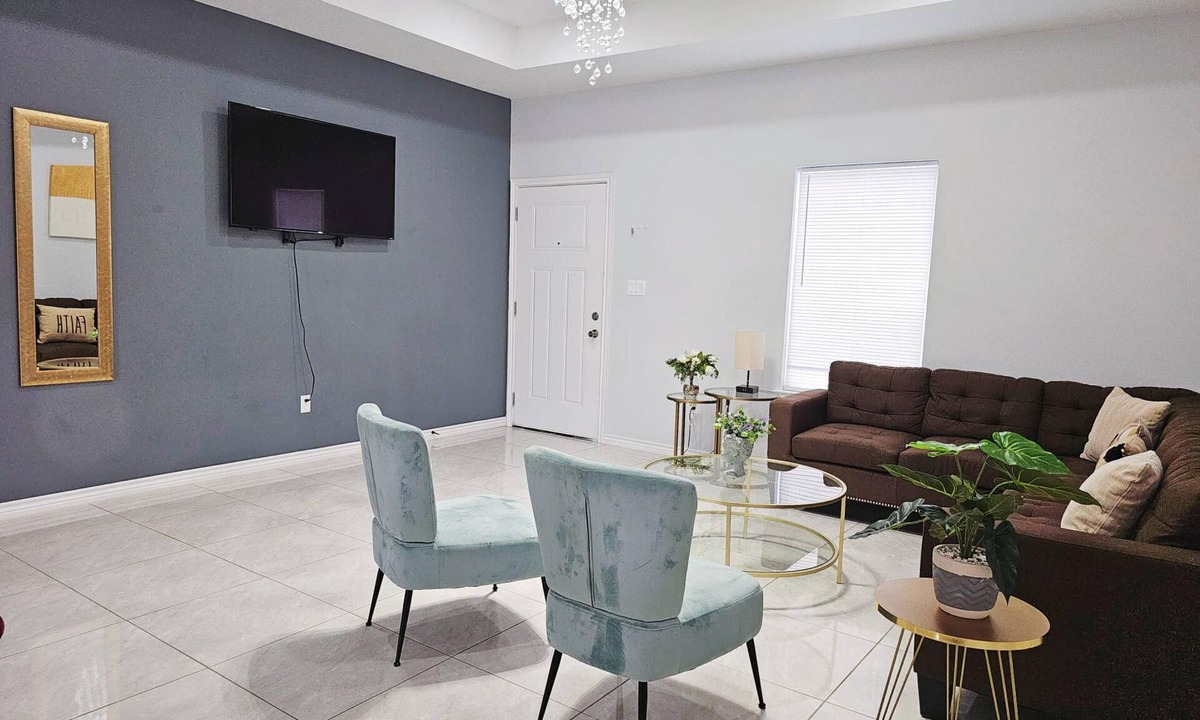 Weslaco Apartment | Beautiful Apartment 9 min to Mercedes Outlets