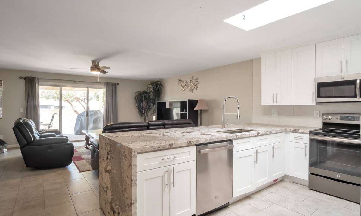 East Mesa House | Beautiful CLEAN Townhome in East Mesa - w/Community Heated Pool