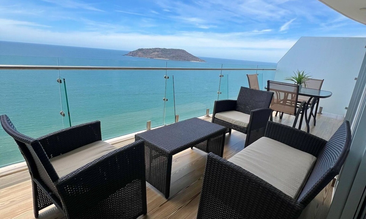 Zona Dorada Apartment | Beautiful condo in Camino al mar, right on the beach for 6 persons