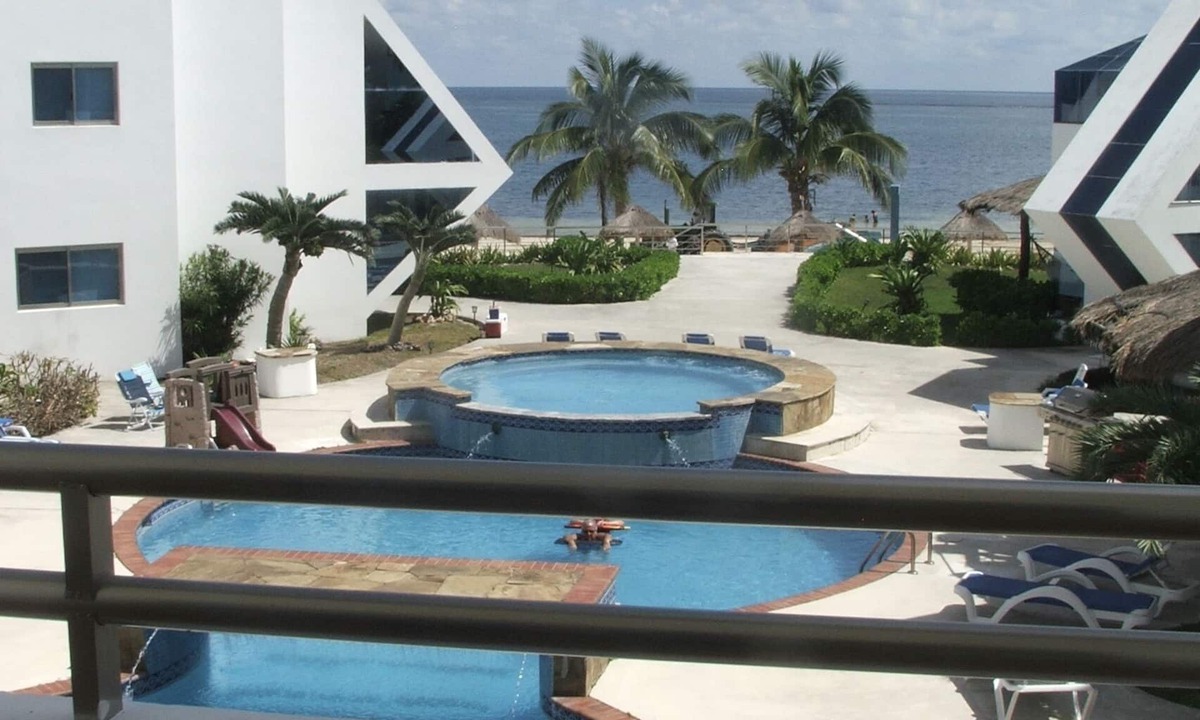 Puerto Morelos Condo | Beautiful condo on the beach with pool