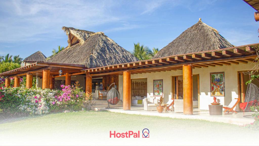 Petacalco House | Beautiful Family House Beachfront