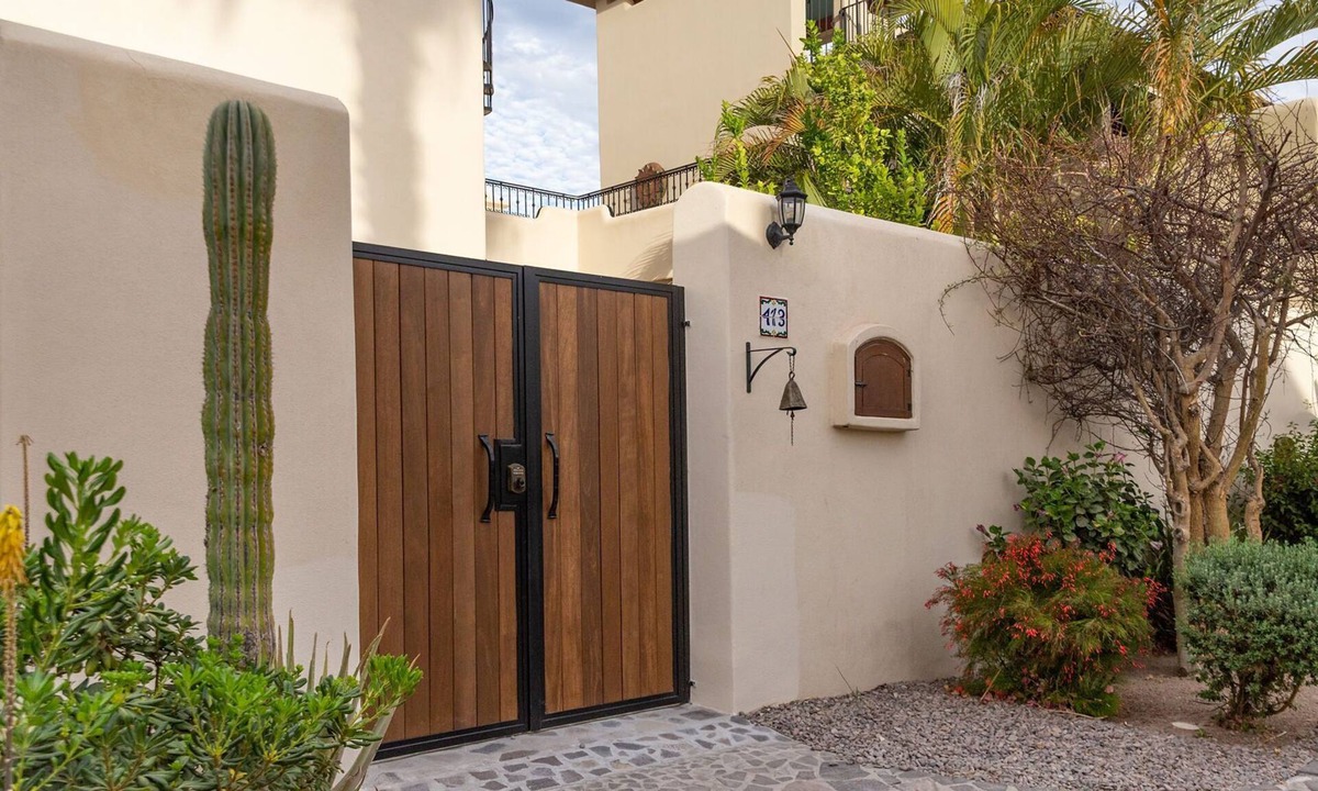 Nopolo House | Beautiful home in Founder - A close walk to the beach and Wine cellar