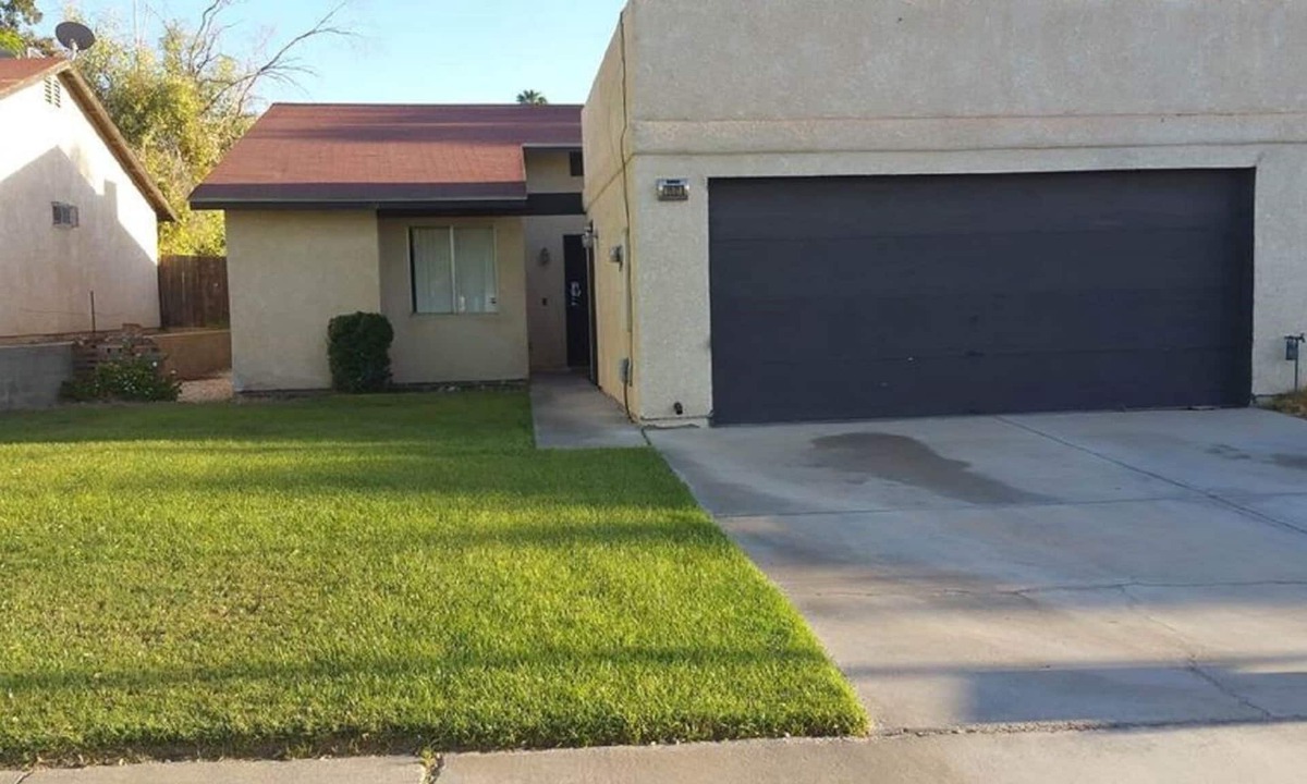 Yuma House | beautiful home Sleeps 8, but 6 comfortably