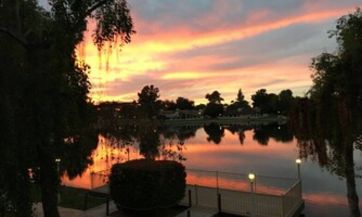 Desert Shores Condo | Beautiful Lake View Condo - Newly Remodeled + Free WiFi
