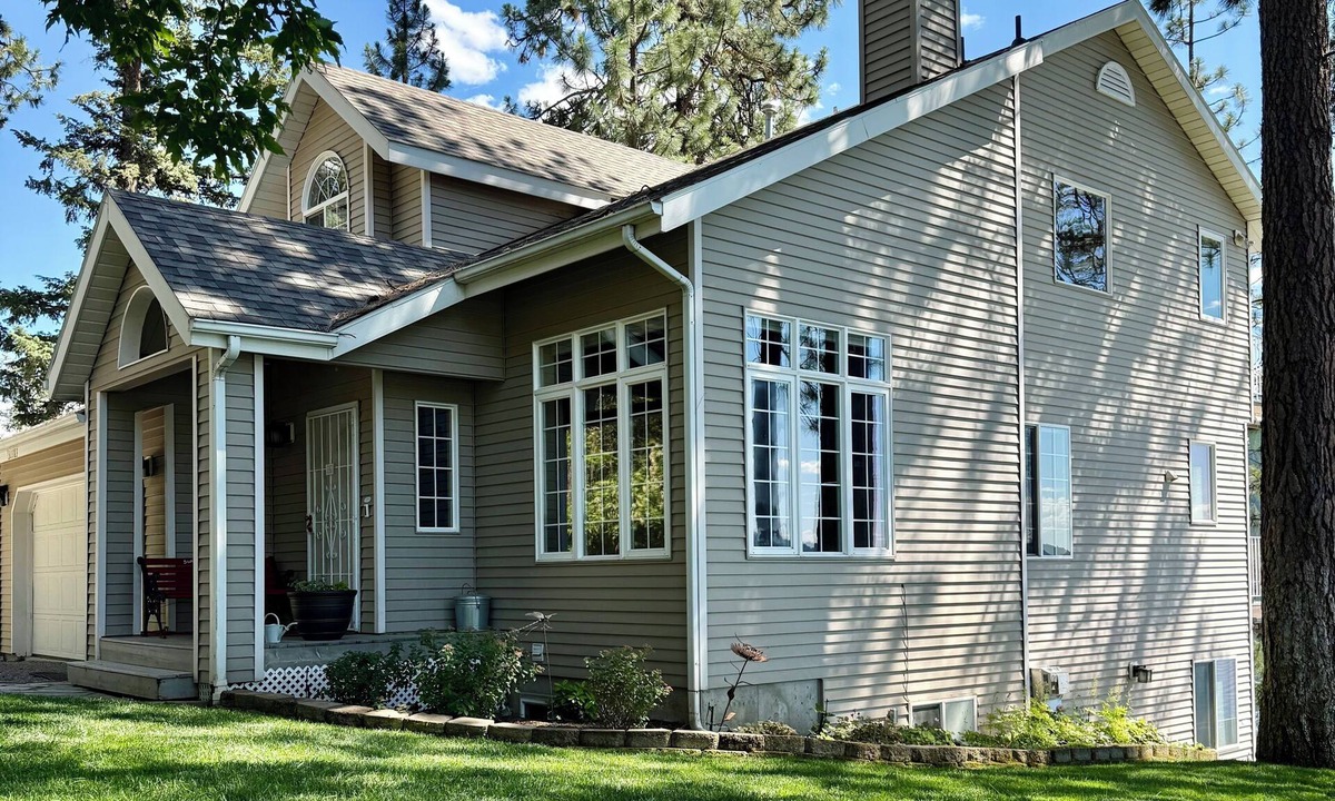 Harrison House | Beautiful Lakefront Retreat in Carlin Bay