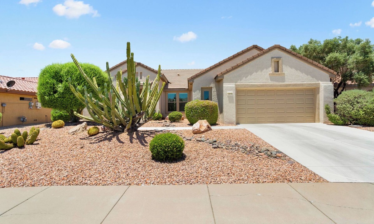 Sun City Grand-desert Horizon House | BEAUTIFUL never before seen golf course home in "THE GRAND"