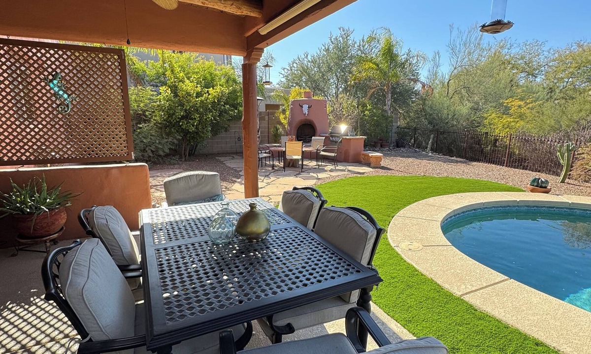 Casas Adobes House | Beautiful Santa Fe Oasis. Golf, hiking & biking paradise, 20 min drive to UofA.
