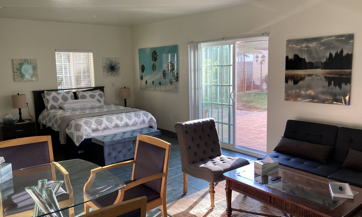 Greater Wilshire - Hancock Park Apartment | Beautiful studio in Hancock Park