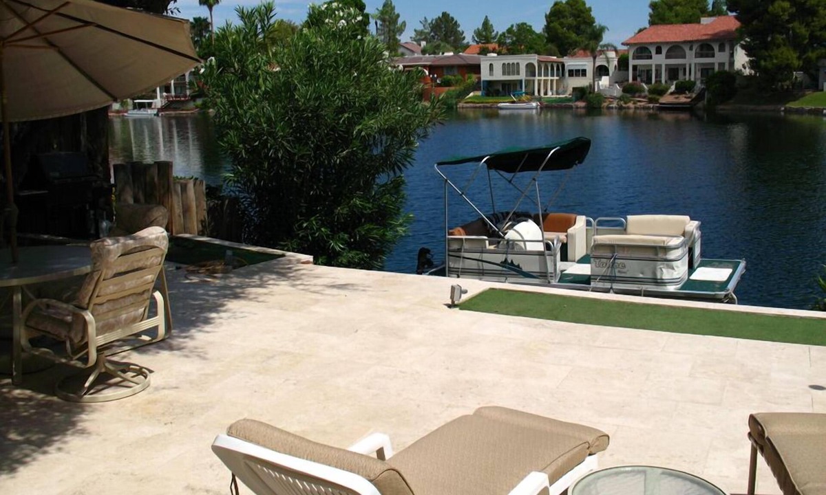 The Lakes Villa | Beautiful Tempe Waterfront Villa With Many Extras