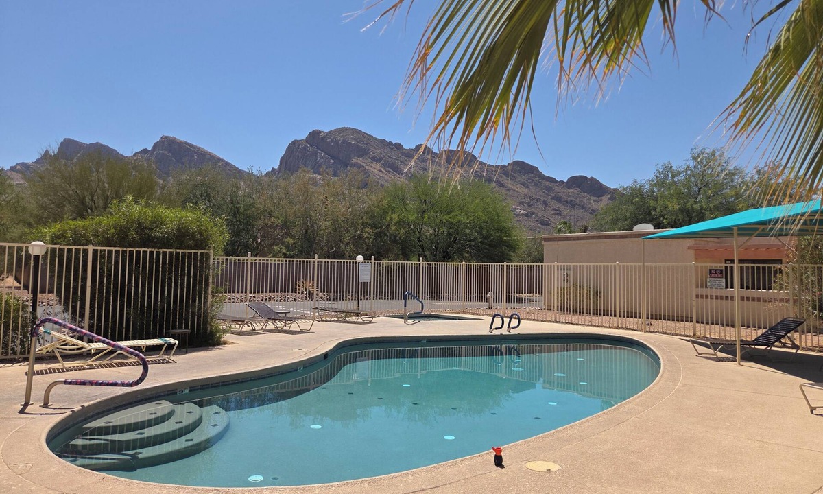 Horizon Heights House | Beautifully decorated single-level private townhome in the heart of Oro Valley.