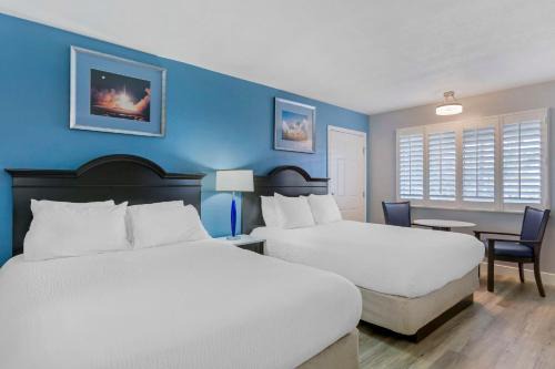 Gila Bend Cabin | Best Western Space Age Lodge