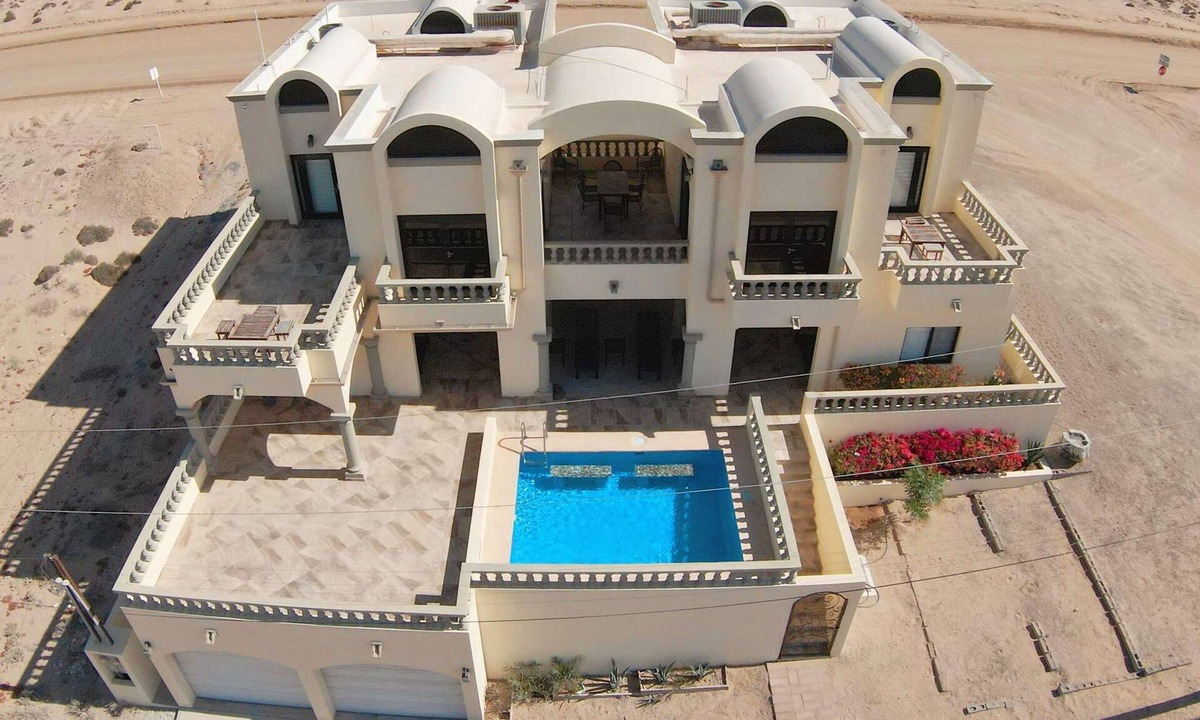 Las Conchas House | Big Home in Las Conchas with Pool Hacienda de Solis