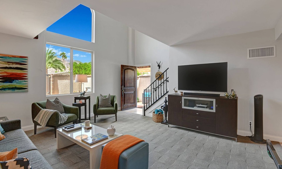 The Morrison House | Blocks from downtown PALM SPRINGS! Close to the Casino, trails and night life!