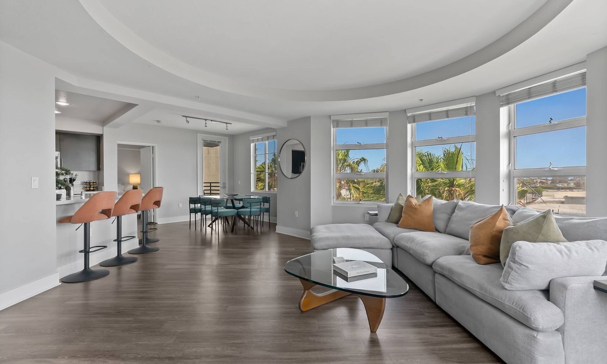 Pico Apartment | Blue Topaz' Prime Santa Monica Location, Central Rare 3BR 2BA Pool, Hot Tub, Gym