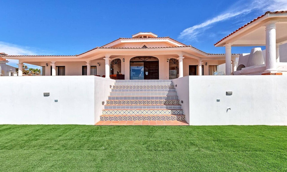 Las Conchas House | Blue Water Beach House 5BR Beachfront