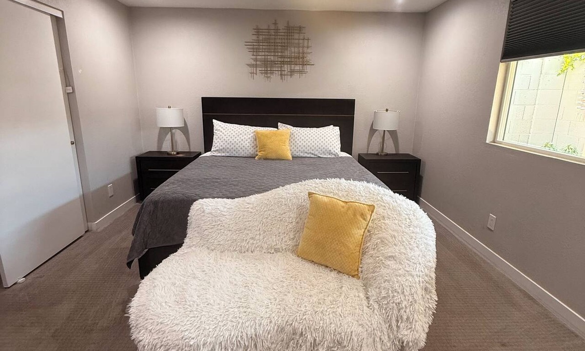 Sands Royal Palm Square Apartment | Boho Haven Studio @Central PHX Private Patio Wi-Fi +Hot Tub +Pool+EV charging