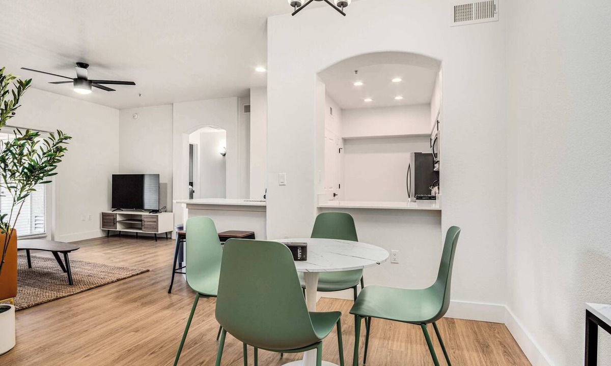 Glendale Sports and Entertainment District Apartment | Boulevard Stays Luxe 2BR by the Stadium Pool, Parking, Gym 10