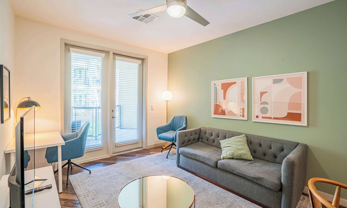 Downtown Phoenix Apartment | Boulevard Stays Modern Roosevelt Row Suite 2BR Pool, Gym 6
