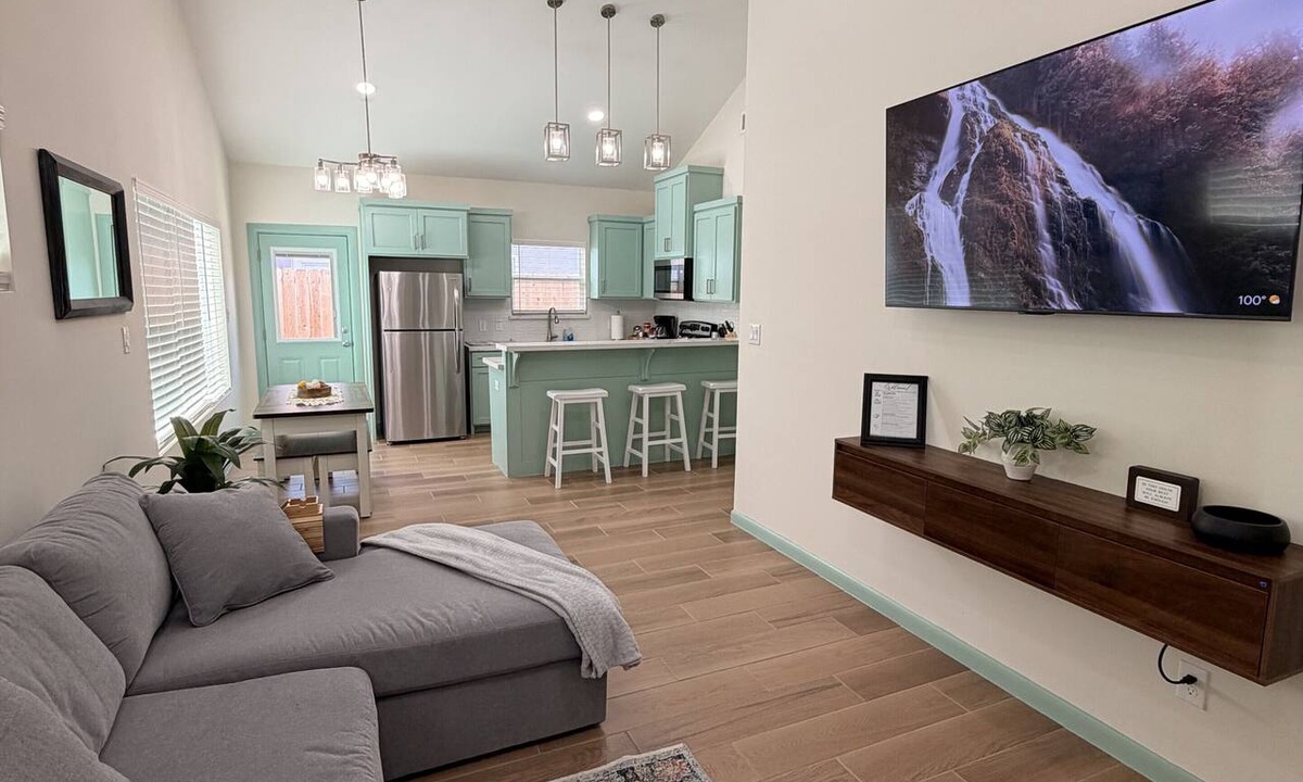 McAllen Apartment | Brand New Modern 2 Bed 2 Bath Apartment I Level 2 EV I WIFI I Heart of Mcallen